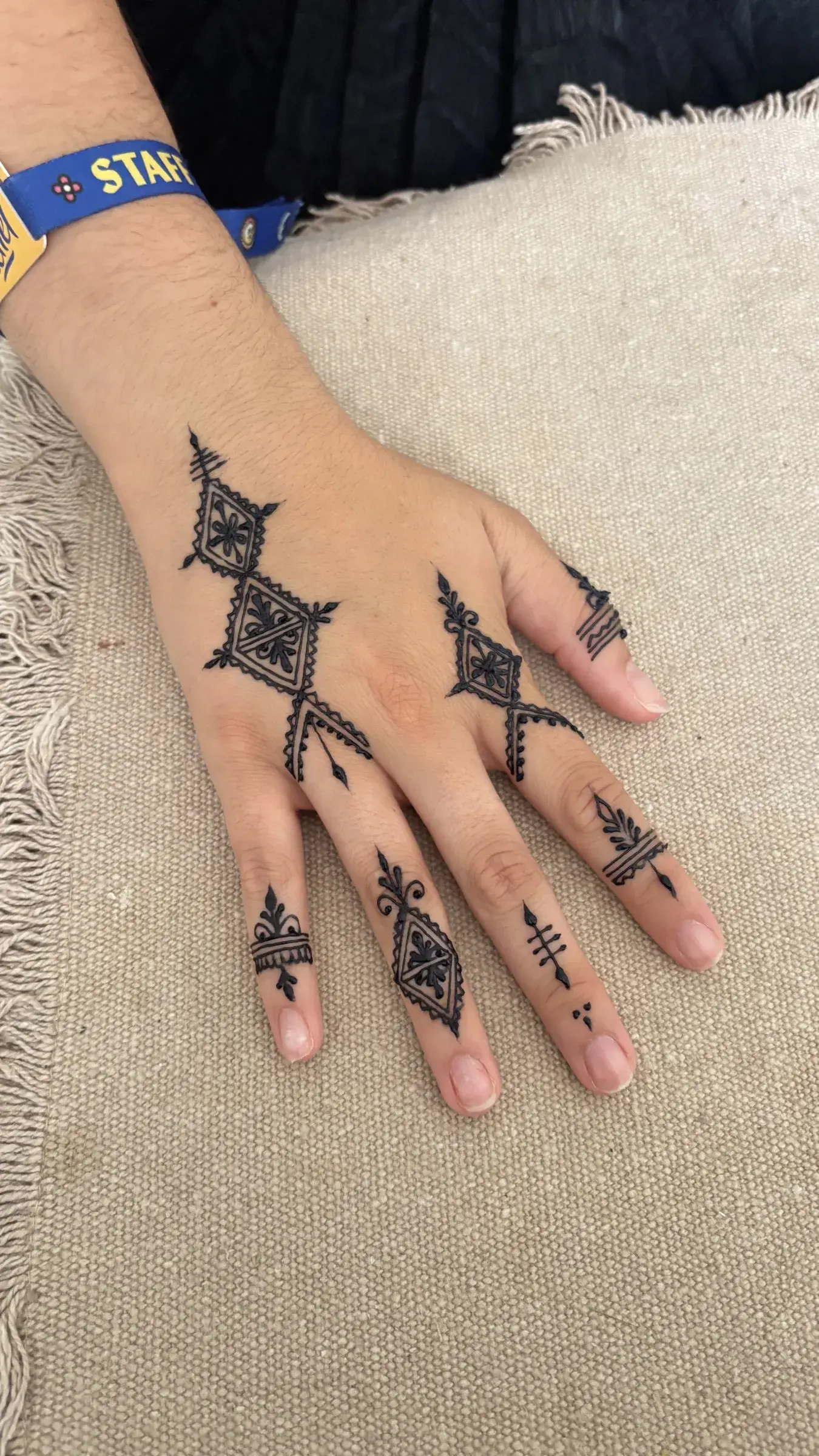 Motif géométrique noir au jagua